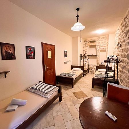 Old Town Homestel Kotor Exterior photo